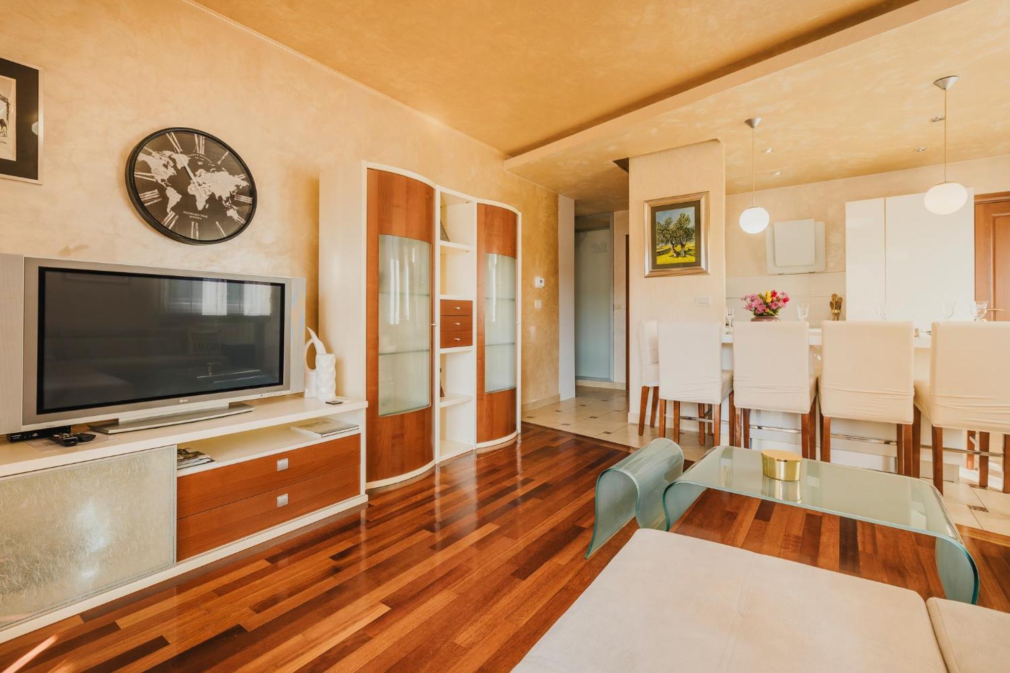 Kim Apartment *